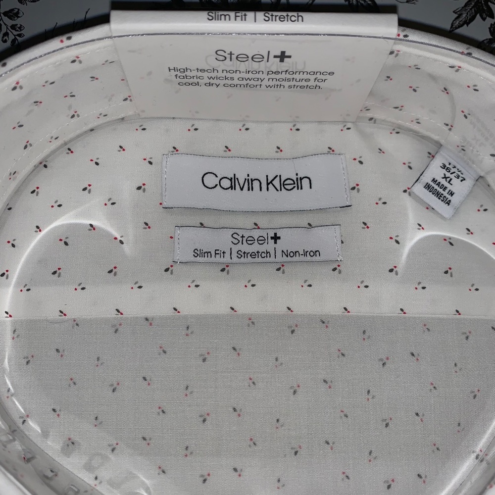 Calvin Klein - Picture 2 of 2